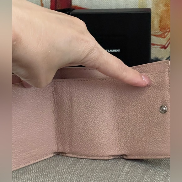 ⭐️COA⭐️SAiNT LAURENT “DISTRESSED” LiL PiNK TRiFOLD WALLET💕💥FULL iNCLUSiON💥💕 - Picture 8 of 12